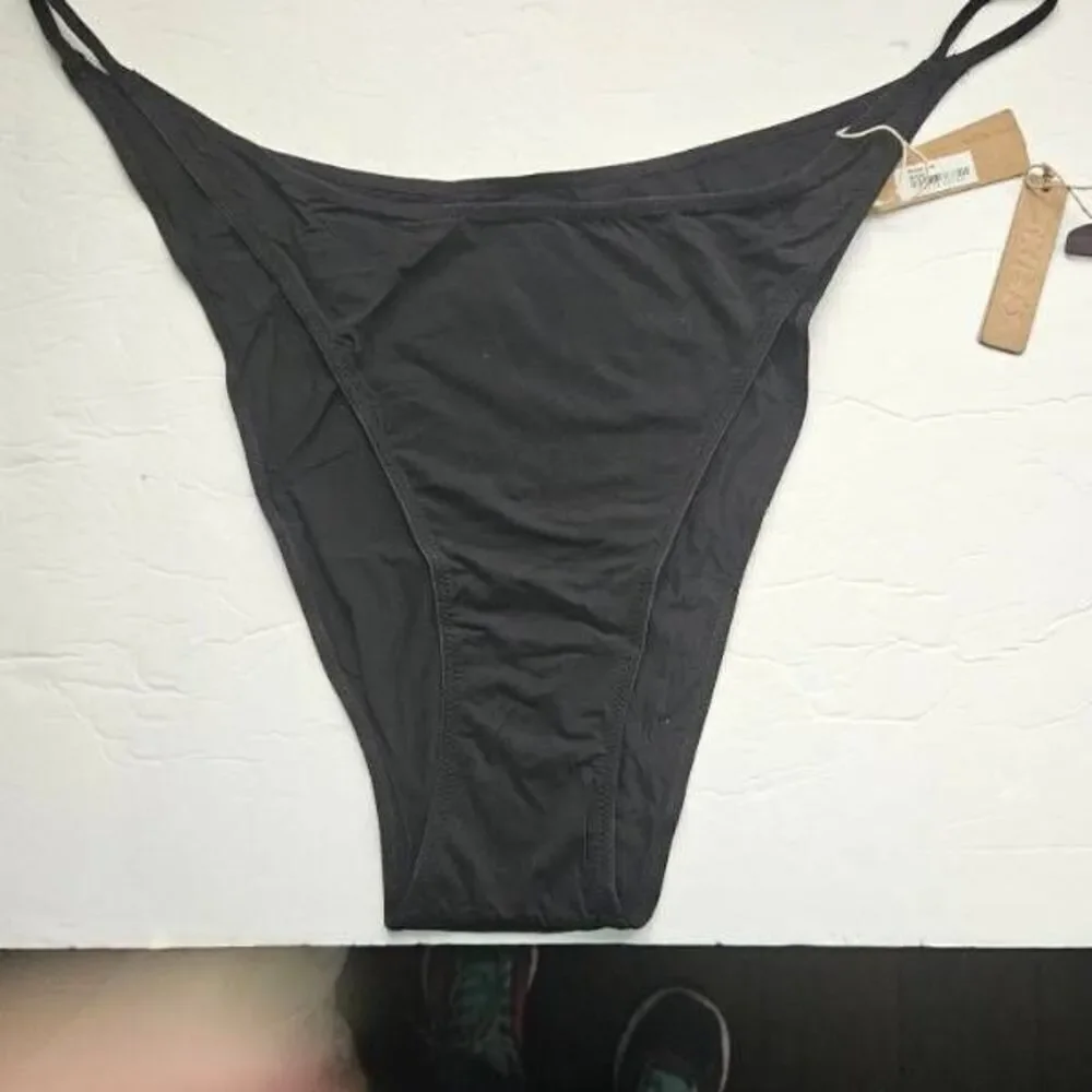 2 PAIR SKIMS SIDE‎ STRING PANTY NWT